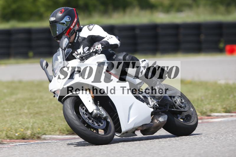 /27 12.06.2025 Ducati Schweiz Trackday Warmup  ADR/blau-bleu/41